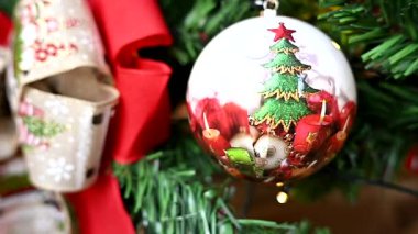 Noel süslemesi düzenlemeleri Noel Baba çiçekleri kar hediyeleri bulanık bölge bayram hediyeleri