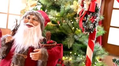 Noel süslemesi düzenlemeleri Noel Baba çiçekleri kar hediyeleri bulanık bölge bayram hediyeleri