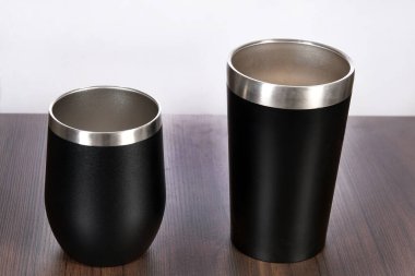 Klasik Stay Chill Chill vakumlu akustik yalıtkan, paslanmaz çelik bira fincanı, çift katlı akrilik duvarlı sert metal taklacı, bulaşık makineli yalıtkan arka planı