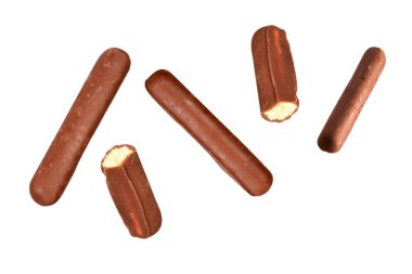 Çikolata çubukları lezzetli kurabiyeler koyu çikolata kalorili yiyeceklerle kaplı.