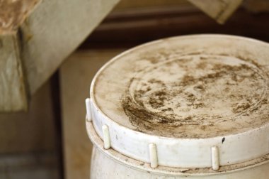 İçinde su bulunan terk edilmiş bir gemi, aedes aegypti larva çoğalma alanı, dang, chikungunya, zika virüsü ,.