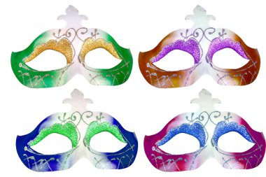 Renkli konfeti ve flamalı karnaval maskesi. Beyaz arka planda neşeli Brezilya partisi kutlaması. Metin karnavalı için yer var.