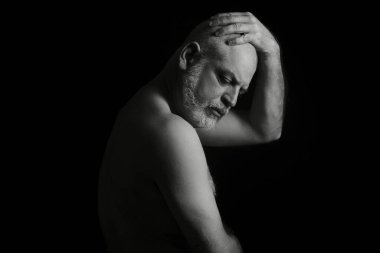 SstkWellness 'li adam gerinme egzersizleri yapıyor yoga, kas geliştirme, kas geliştirme.