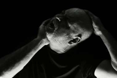 SstkWellness 'li adam gerinme egzersizleri yapıyor yoga, kas geliştirme, kas geliştirme.