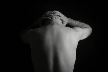 SstkWellness 'li adam gerinme egzersizleri yapıyor yoga, kas geliştirme, kas geliştirme.