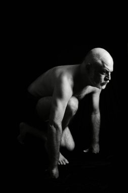 SstkWellness 'li adam gerinme egzersizleri yapıyor yoga, kas geliştirme, kas geliştirme.