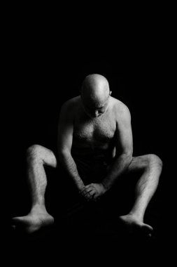 SstkWellness 'li adam gerinme egzersizleri yapıyor yoga, kas geliştirme, kas geliştirme.