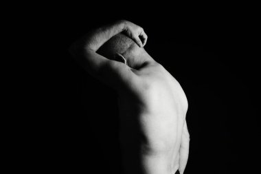 SstkWellness 'li adam gerinme egzersizleri yapıyor yoga, kas geliştirme, kas geliştirme.