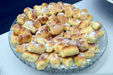 Lezzetli peynirli bisküvi tipik Brezilya usulü atıştırmalık peynirli ekmek