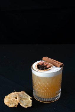 Alkolik limonlu limonlu limonlu limonlu limonlu kokteyl.