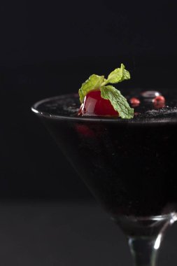 Alkolik limonlu limonlu limonlu limonlu limonlu kokteyl.