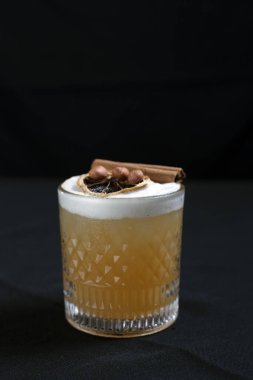 Alkolik limonlu limonlu limonlu limonlu limonlu kokteyl.