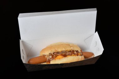 Körili sosisli Alman sosisli sandviç sokak yemeği sosis ve lahana turşusu Almanya 'dan tipik yemekler.