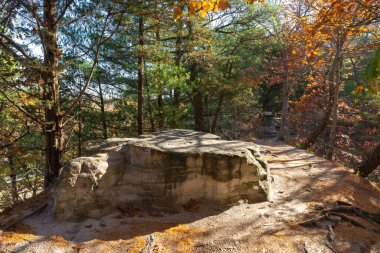 Güzel bir sonbahar sabahı Açlık çeken Rock State Park 'ın batı ucunda yürüyüş yapmak..