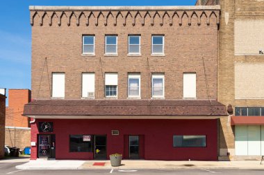 LaSalle, Illinois - ABD - 28 Mayıs 2022: LaSalle, Illinois, ABD 'deki şehir merkezi binalar ve mağazalar.