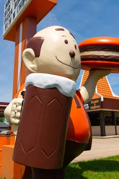 stock image Oglesby, Illinois - United States - June 10th, 2022: The Rootbeer Stand classic food joint character in Oglesby, Illinois.