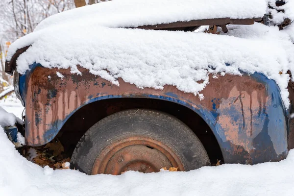 Old Rusted Truck Woods Snowy Morning — Stock Photo, Image