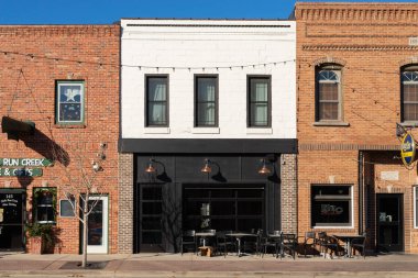 Kuzey Utica, Illinois - ABD - 22 Kasım 2022: Kuzey Utica, Illinois, ABD 'deki şehir merkezi binalar ve mağazalar.