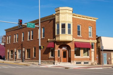 LaSalle, Illinois - ABD - 22 Kasım 2022: LaSalle, Illinois şehir merkezindeki eski tuğla bina ve mağaza önü.