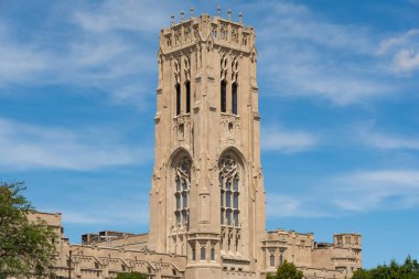 Indianapolis, Indiana - ABD - 29 Temmuz 2022: 1927-1929 yılları arasında mimar George F. Schreiber tarafından Indianapolis şehir merkezinde inşa edilen tarihi İskoç Rite Katedrali.