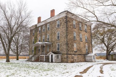 Utica, Illinois - ABD - 15 Kasım 2022: 1849 'da Utica, Illinois' de inşa edilen Tarihi Sülfür Springs Oteli.