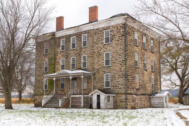 Utica, Illinois - ABD - 15 Kasım 2022: 1849 'da Utica, Illinois' de inşa edilen Tarihi Sülfür Springs Oteli.