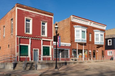 Earlville, Illinois - ABD - 26 Şubat 2023: Earlville, Illinois şehir merkezi binası ve mağazası.