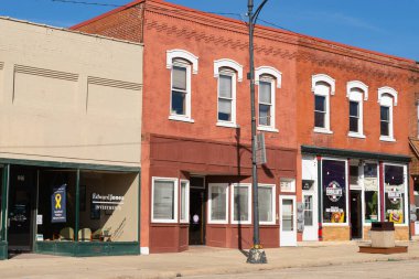 Marsilya, Illinois - ABD - 26 Şubat 2023: Marsilya şehir merkezi ve mağaza önü, Illinois.