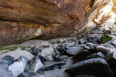 Devasa Şehir Parkı 'ndaki Şeytan' ın Standart Doğa Yolu 'nun manzarası. Makanda, Illinois, ABD.