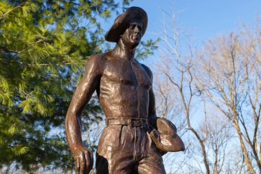 Makanda, Illinois - ABD - 20 Mart 2023: Sivil Koruma Birliği İşçi Anıtı, 2006 'da Giant City State Park Lodge' da açıldı..