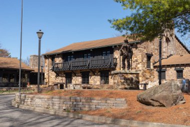 Makanda, Illinois - ABD - 20 Mart 2023: 1930 'larda Makanda, Illinois, ABD' de inşa edilen Giant City State Park Lodge 'un dışı.