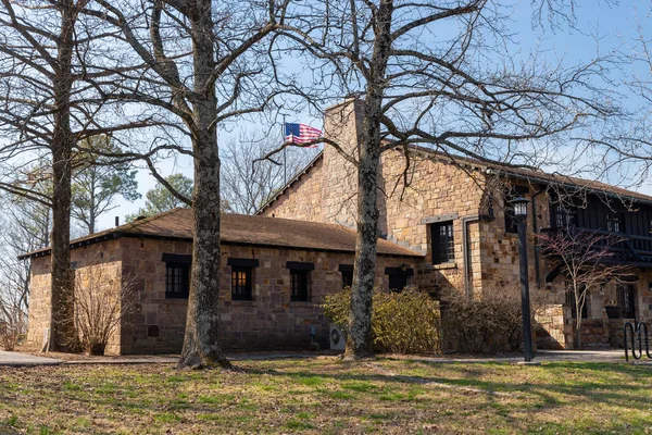 Makanda, Illinois - ABD - 20 Mart 2023: 1930 'larda Makanda, Illinois, ABD' de inşa edilen Giant City State Park Lodge 'un dışı.