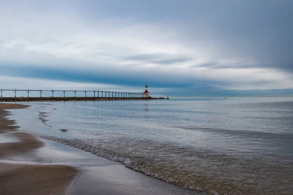 Pohled Maják Michigan City Washington Park Beach Bouřlivého Jarního Rána — Stock fotografie