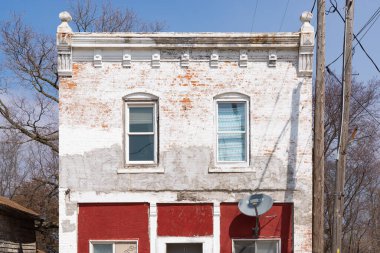 Buda, Illinois - ABD - 28 Mart 2023: Buda, Illinois, ABD 'de şehir merkezi binası ve mağaza önü.