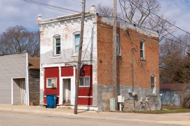 Buda, Illinois - ABD - 28 Mart 2023: Buda, Illinois, ABD 'de şehir merkezi binası ve mağaza önü.