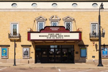 Woodstock, Illinois - 24 Nisan 2023 Woodstock Tiyatrosu, 1927 'de Woodstock, Illinois şehir merkezinde inşa edildi..