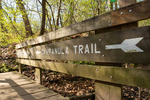 Stock image Trail sign at Starved Rock State Park, Illinois, USA.