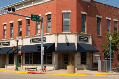 Morris, Illinois - ABD - 20 Haziran 2023: Morris, Illinois, ABD 'deki şehir merkezi binalar ve mağazalar.