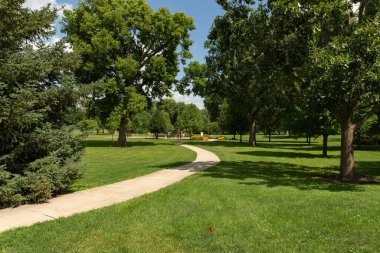 Güzel bir yaz öğleden sonrasında Annie 's Woods' a park et. DeKalb, Illinois, ABD.