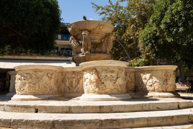 Morosini ya da Lions Meydanı Çeşmesi, 1628 yılında Yunanistan 'ın Heraklion kentinde vali-mimar Francesco Morosini tarafından tamamlandı..