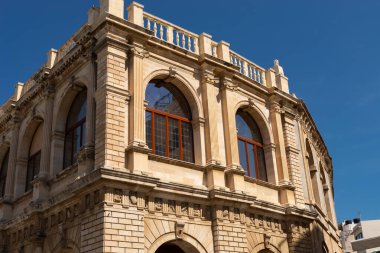 Heraklion, Girit - Yunanistan - 21 Eylül 2023: Heraklion, Yunanistan 'daki Venedik Loggia, Heraklion Belediye Binası' nın dışı.