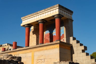 Knossos, Girit - Yunanistan - 21 Eylül 2023: Girit, Yunanistan 'daki Knossos Sarayı' nın Kuzey Girişindeki Batı Kalesi.