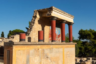 Knossos, Girit - Yunanistan - 21 Eylül 2023: Girit, Yunanistan 'daki Knossos Sarayı' nın Kuzey Girişindeki Batı Kalesi.