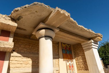 Knossos, Girit - Yunanistan - 21 Eylül 2023: Girit, Yunanistan 'daki Knossos Sarayı' ndaki Güney Propilaeum.