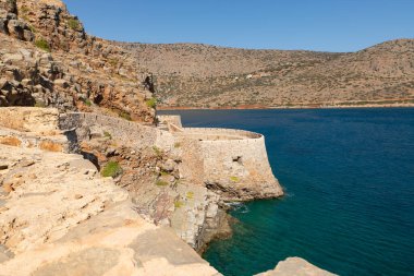 Spinalonga Kalesi, 16. yüzyılda Venedikliler tarafından Kalydon, Girit, Yunanistan 'da inşa edildi..