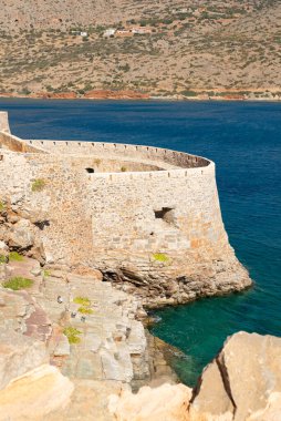 Spinalonga Kalesi, 16. yüzyılda Venedikliler tarafından Kalydon, Girit, Yunanistan 'da inşa edildi..