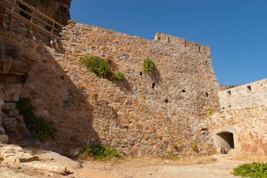 Spinalonga Kalesi, 16. yüzyılda Venedikliler tarafından Kalydon, Girit, Yunanistan 'da inşa edildi..