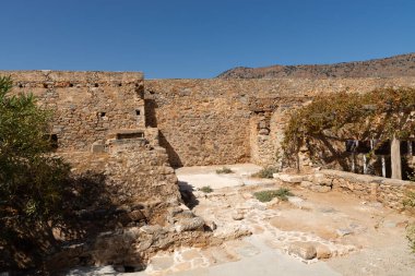 Spinalonga, Girit, Yunanistan 'daki harabeler.