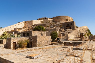 Spinalonga Kalesi, 16. yüzyılda Venedikliler tarafından Kalydon, Girit, Yunanistan 'da inşa edildi..
