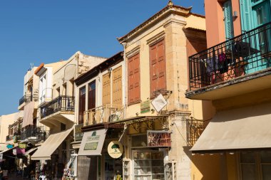 Rethymno, Girit - Yunanistan - 25 Eylül 2023: Girit, Girit 'teki Eski Kent Rethymno' daki binanın dışı.